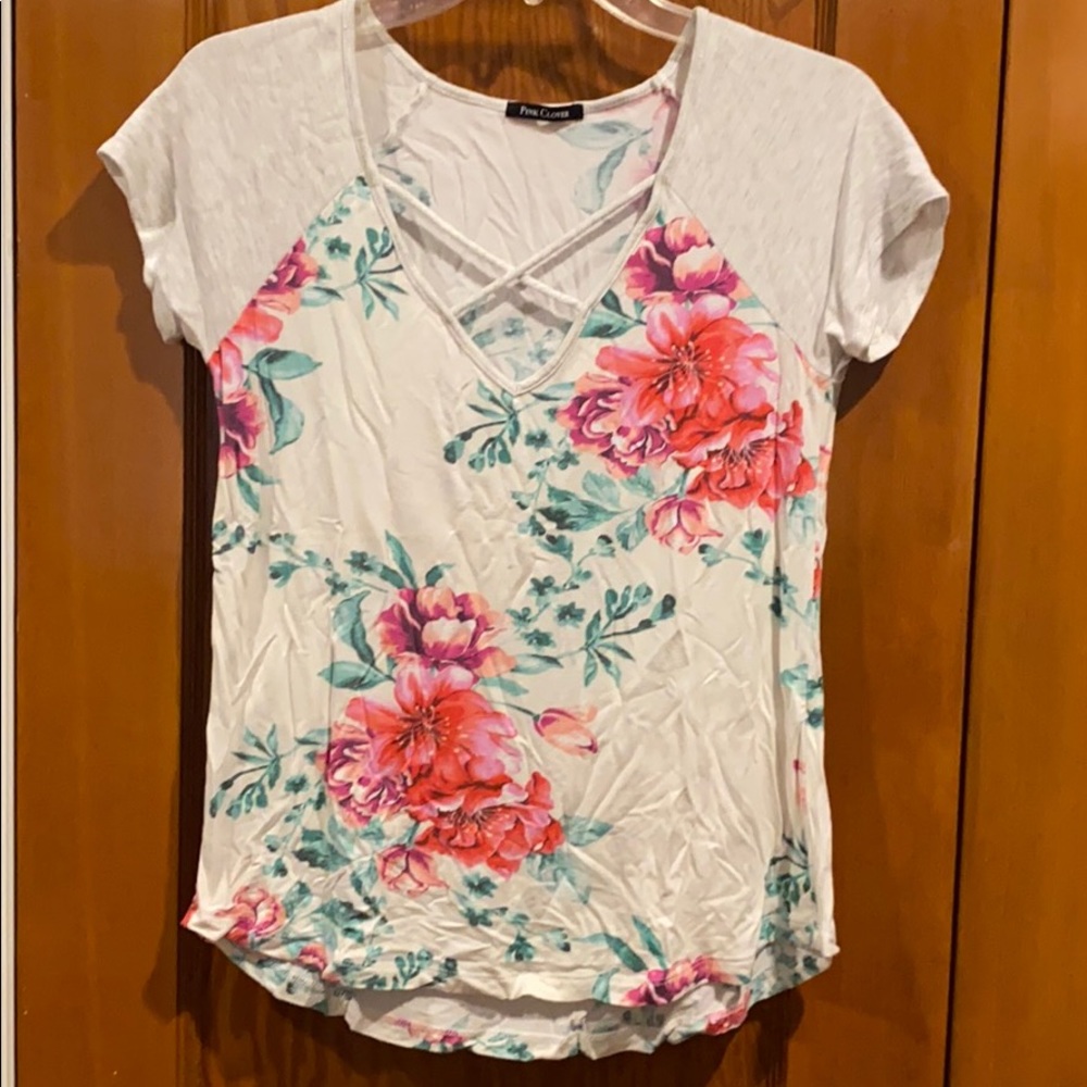 Stitch Fix Pink Clover Floral Tee